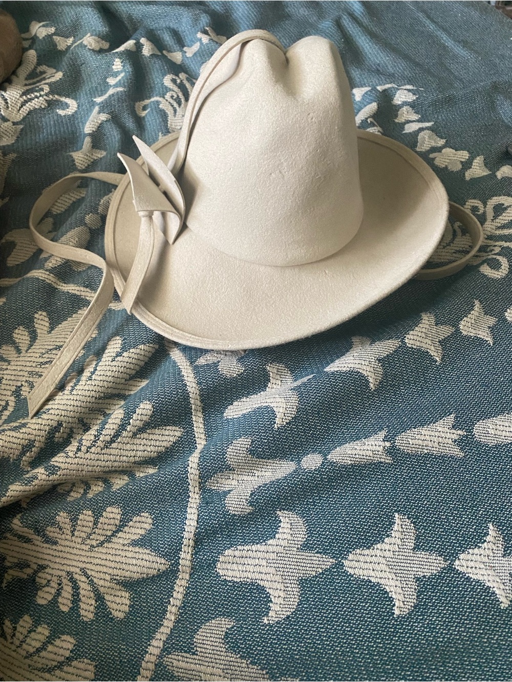 Vintage Cream Hat with Accent
